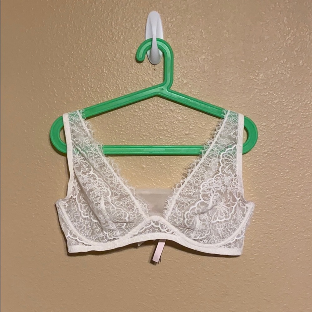 VS lace bra.